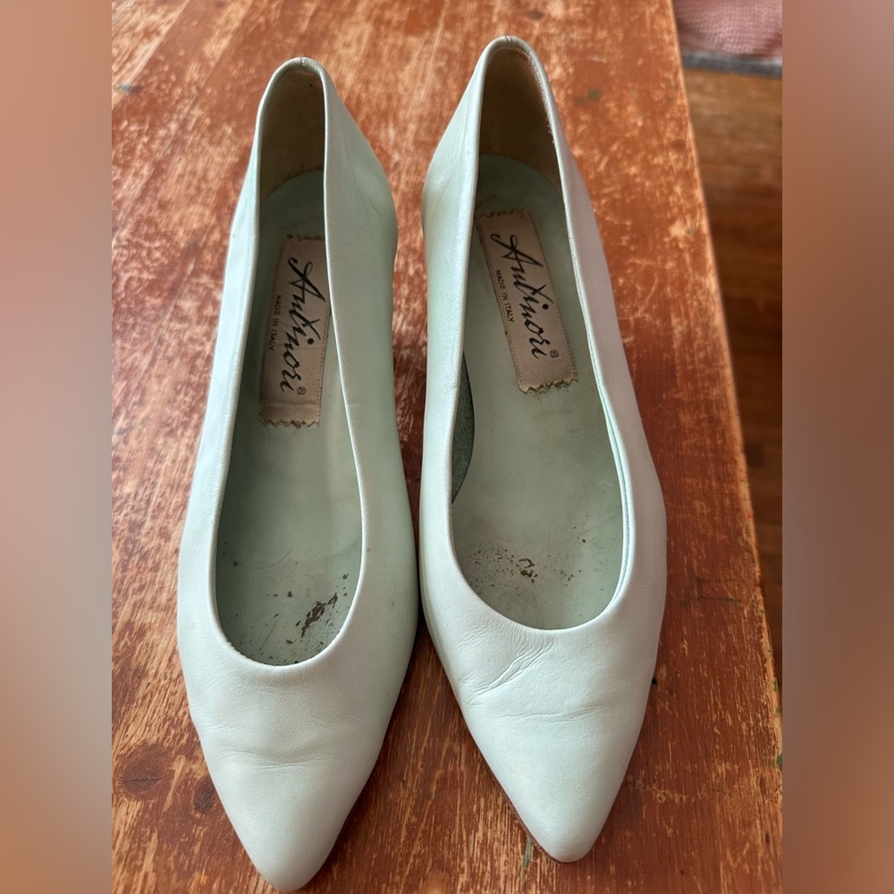 Vintage mint green leather kitten heels